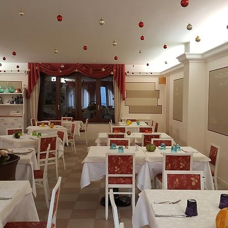 Hotel Ristorante Centrale Vestone 外观 照片