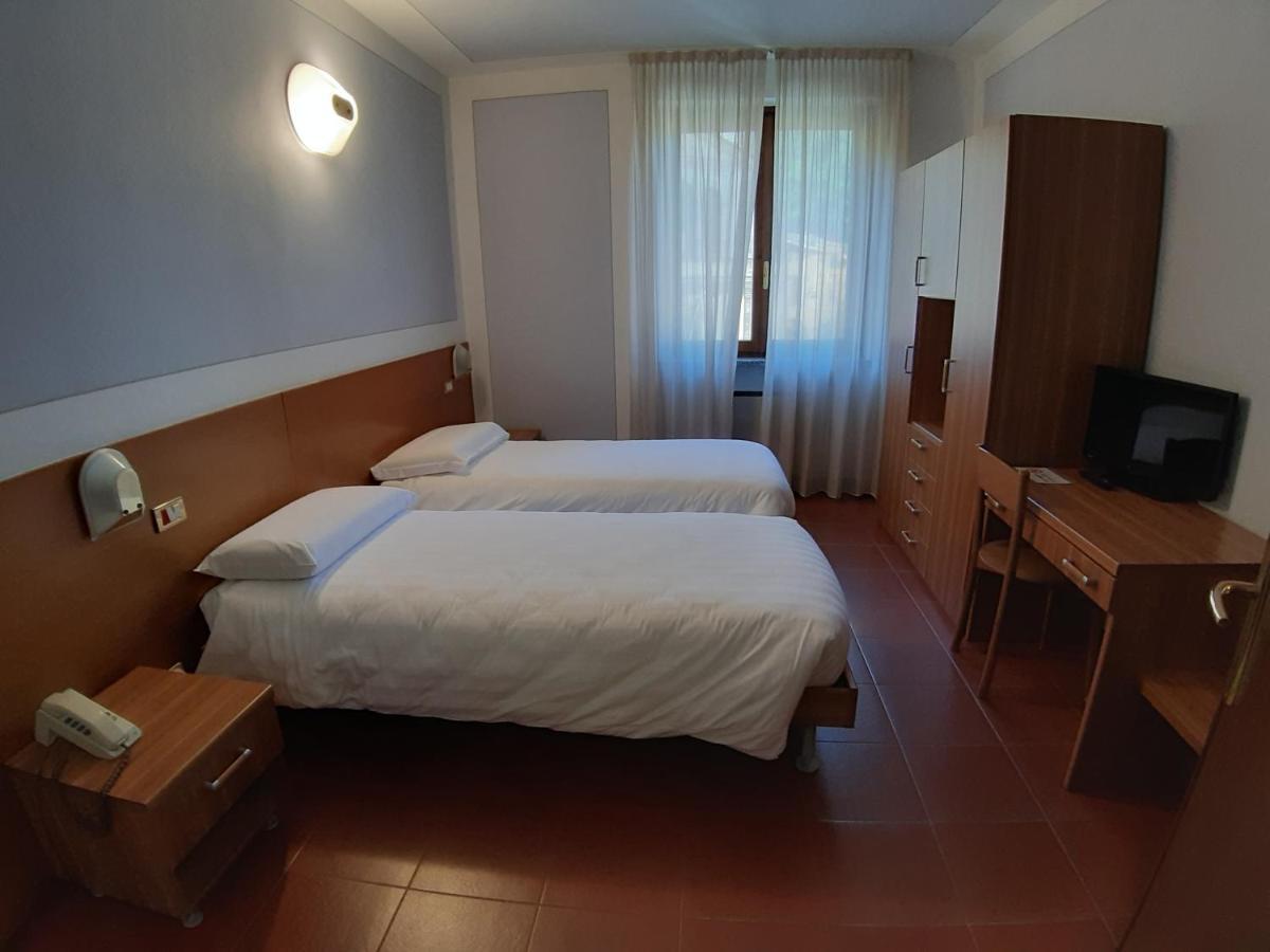 Hotel Ristorante Centrale Vestone 外观 照片