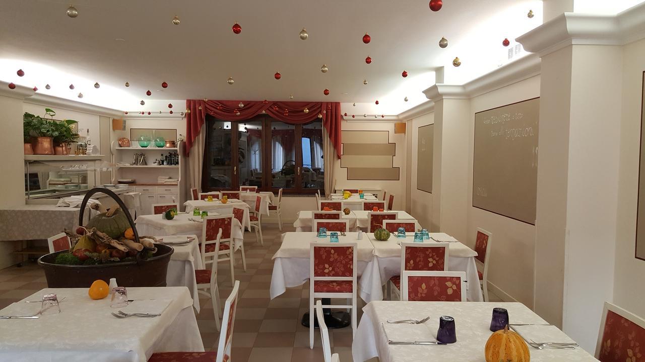 Hotel Ristorante Centrale Vestone 外观 照片