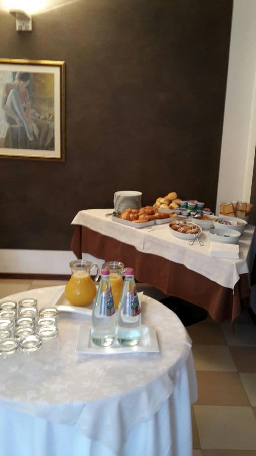 Hotel Ristorante Centrale Vestone 外观 照片