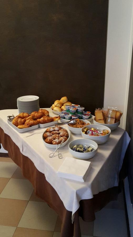Hotel Ristorante Centrale Vestone 外观 照片